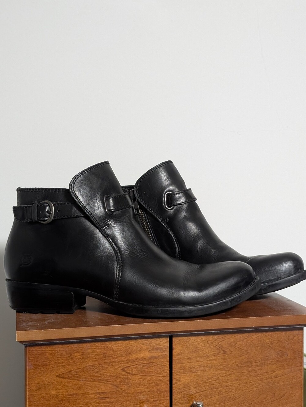 Born Leather Ankle Boots Women Size 8